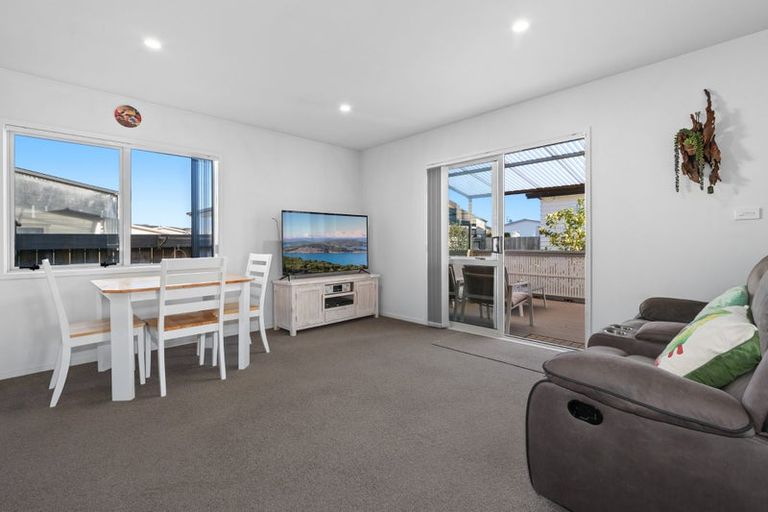 Photo of property in 11 Kamahi Crescent, Papamoa Beach, Papamoa, 3118