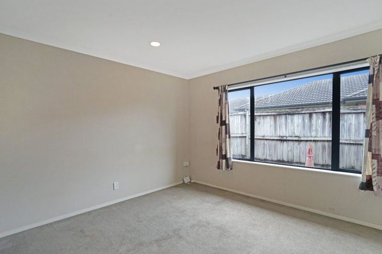 Photo of property in 33 Fergy Crescent, Wattle Downs, Auckland, 2103