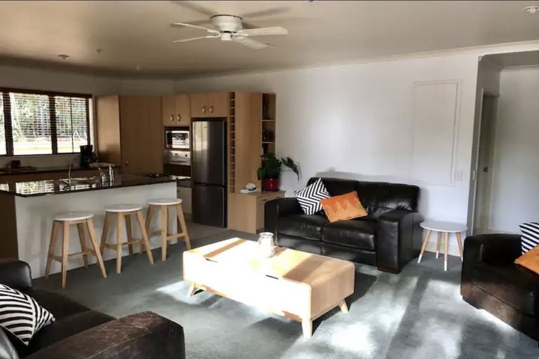 Photo of property in 2c/7-11 Bute Road, Browns Bay, Auckland, 0630