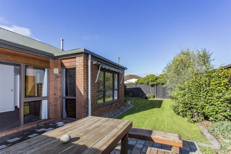 Photo of property in 2/15 Jocelyn Street, Casebrook, Christchurch, 8051
