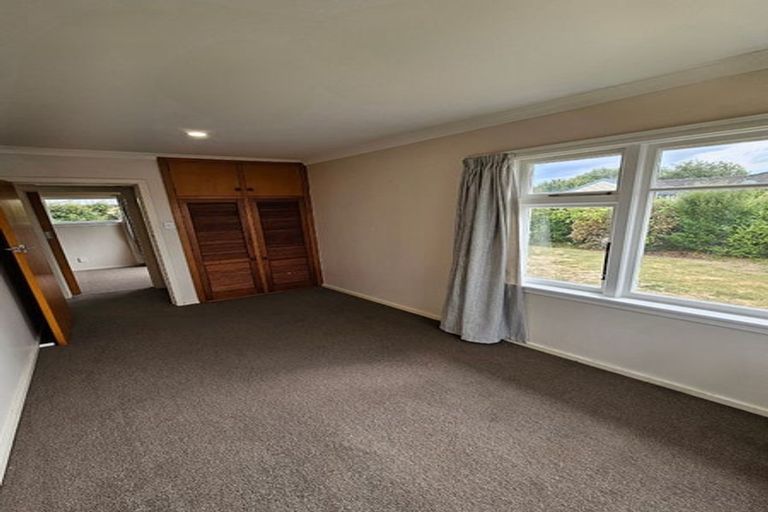 Photo of property in 11 Grimseys Road, Redwood, Christchurch, 8051