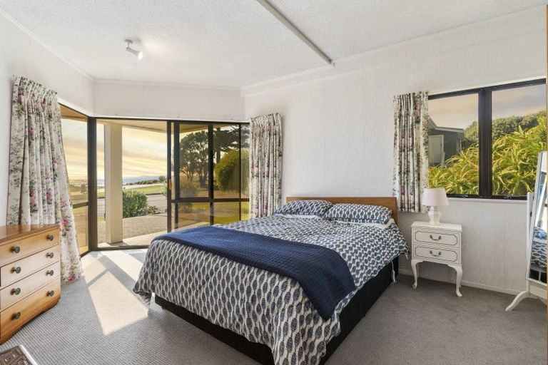 Photo of property in 76 Marine Parade, Mount Maunganui, 3116