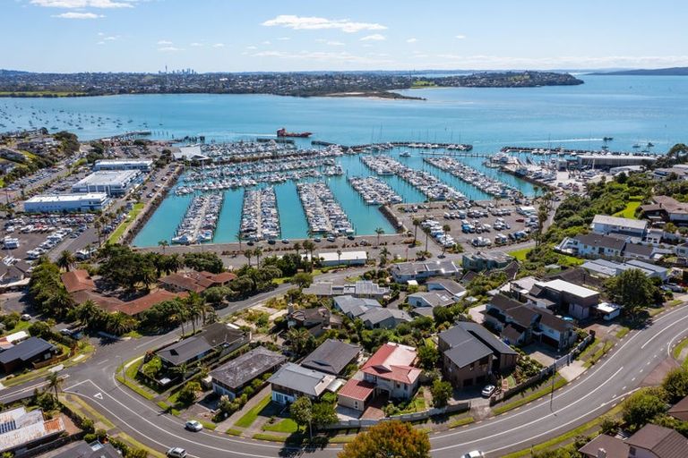 Photo of property in 2/89 Takutai Avenue, Half Moon Bay, Auckland, 2012