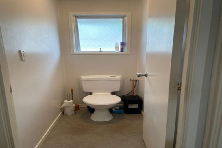 Photo of property in 2/199 Henderson Valley Road, Henderson, Auckland, 0612