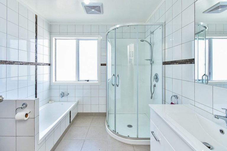 Photo of property in 1/454 Great South Road, Opaheke, Papakura, 2113