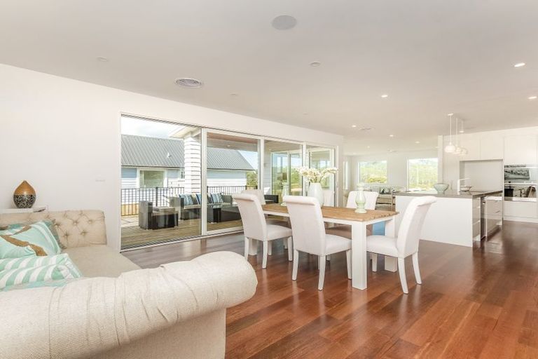 Photo of property in 14 Tauwaka Crescent, Riverhead, 0820