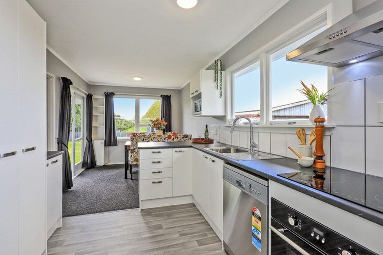 Photo of property in 24 Deal Crescent, Flaxmere, Hastings, 4120