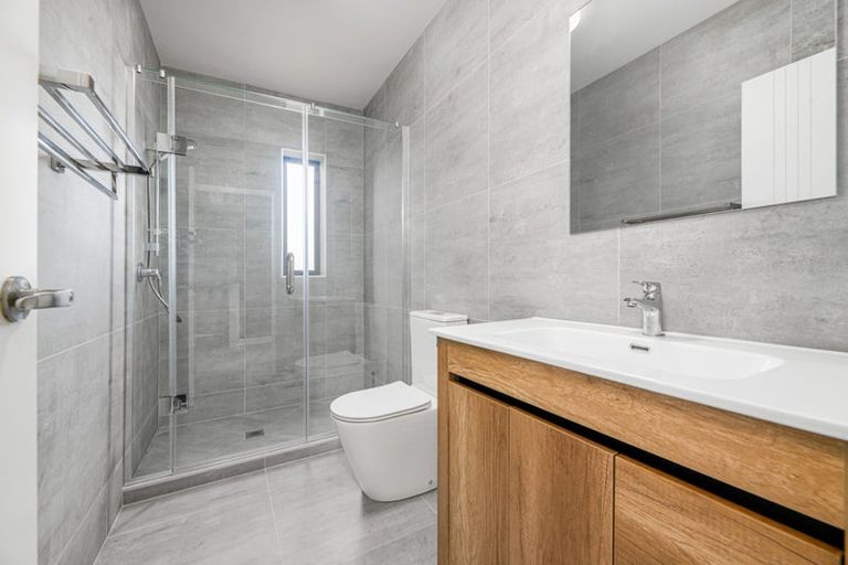 Photo of property in 4/43b Waimumu Road, Massey, Auckland, 0614