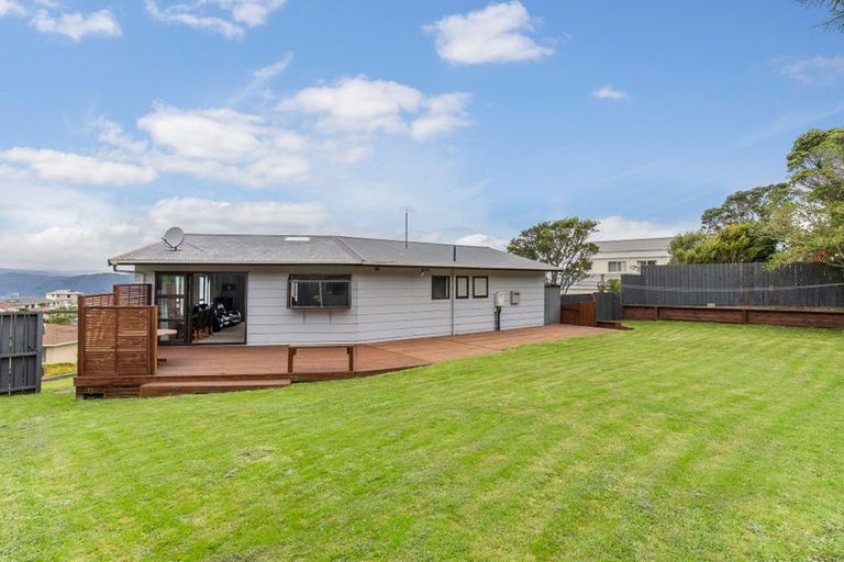 Photo of property in 11 Sunhaven Drive, Newlands, Wellington, 6037