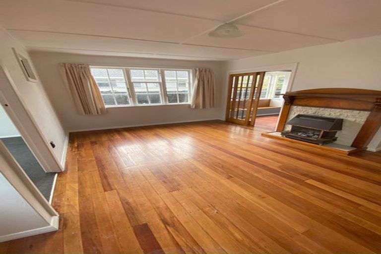 Photo of property in 654 Featherston Street, Roslyn, Palmerston North, 4414