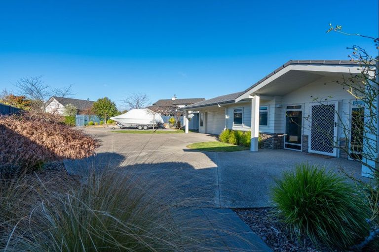 Photo of property in 5 Pukenamu Road, Rainbow Point, Taupo, 3330