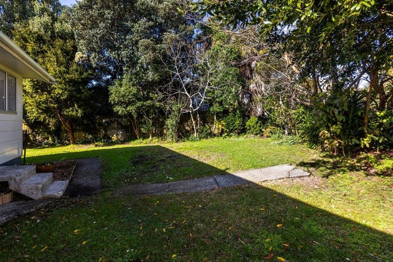 Photo of property in 2/811a Te Atatu Road, Te Atatu Peninsula, Auckland, 0610