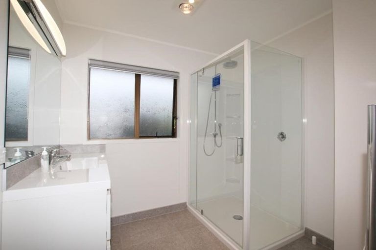 Photo of property in 2/11 Taharoto Road, Takapuna, Auckland, 0622