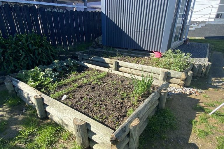 Photo of property in 75 Milton Terrace, Picton, 7220