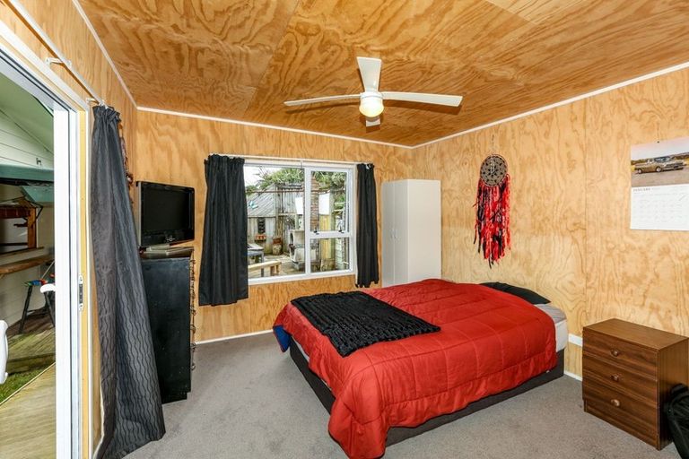 Photo of property in 100 Heta Road, Highlands Park, New Plymouth, 4312