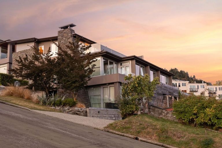 Photo of property in Rahiri Apartments, 4/23 Adelaide Street, Queenstown, 9300