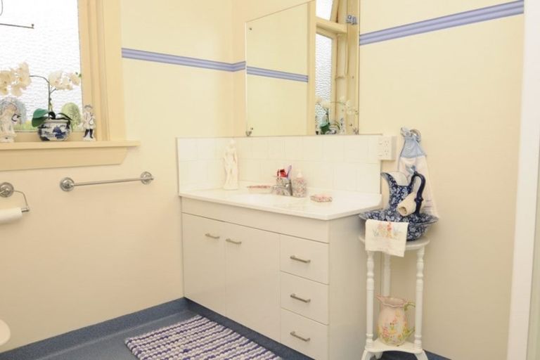 Photo of property in 1 Parsonage Road, Waimate, 7924