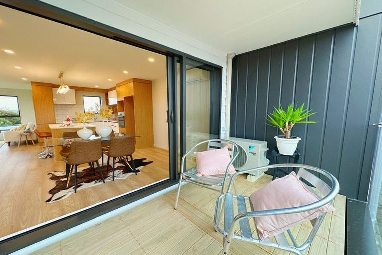 Photo of property in 10f Robert Burke Place, Henderson, Auckland, 0612