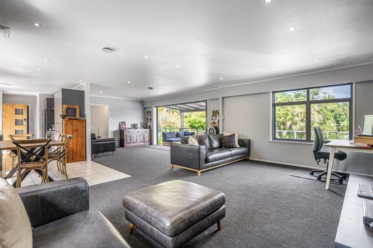 Photo of property in 19 Havelle Avenue, Titirangi, Auckland, 0604