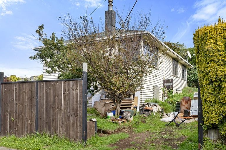 Photo of property in 77 Mould Street, Waitara, 4320