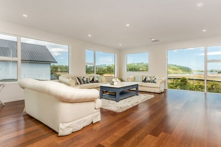 Photo of property in 14 Tauwaka Crescent, Riverhead, 0820