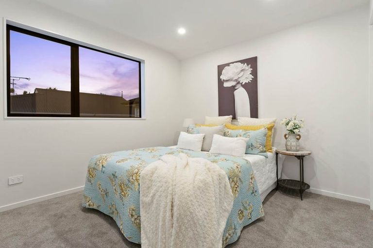 Photo of property in 1c Valron Road, Te Atatu South, Auckland, 0602