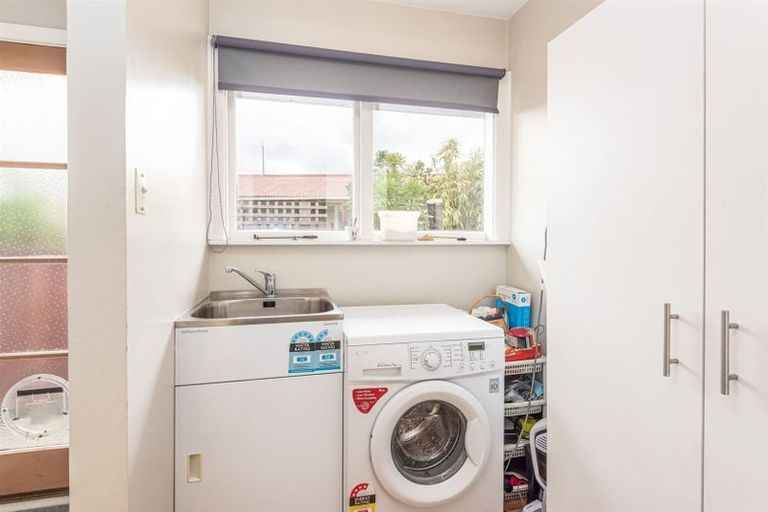 Photo of property in 5 Neave Place, Hillmorton, Christchurch, 8025