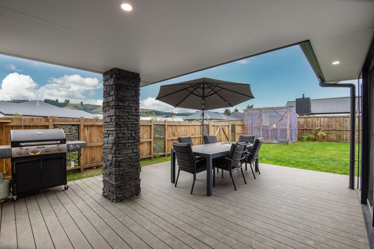 Photo of property in 17 Rodeo Place, Outram, 9019