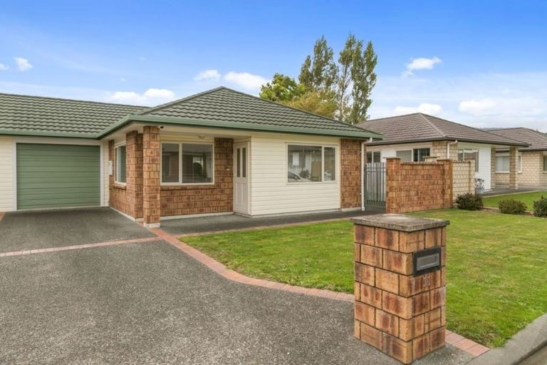 Photo of property in 11 Woodland Mews, Wainuiomata, Lower Hutt, 5014