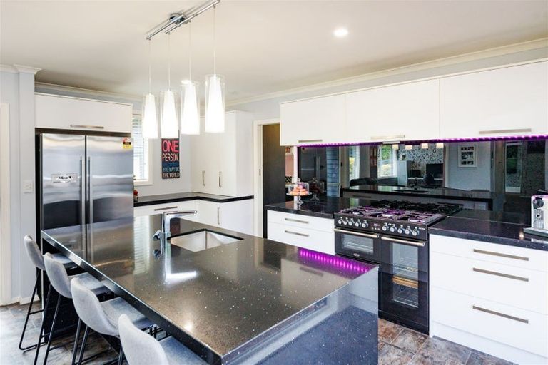 Photo of property in 34 Surrey Crescent, Hokowhitu, Palmerston North, 4410