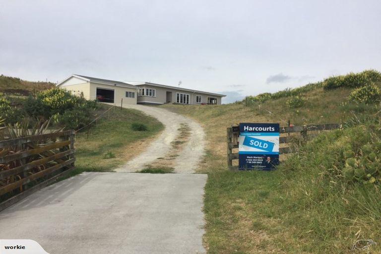 Photo of property in 37 Karewa Street, Castlecliff, Whanganui, 4501
