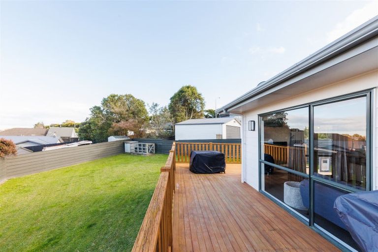 Photo of property in 12 Lydia Place, Kelvin Grove, Palmerston North, 4414