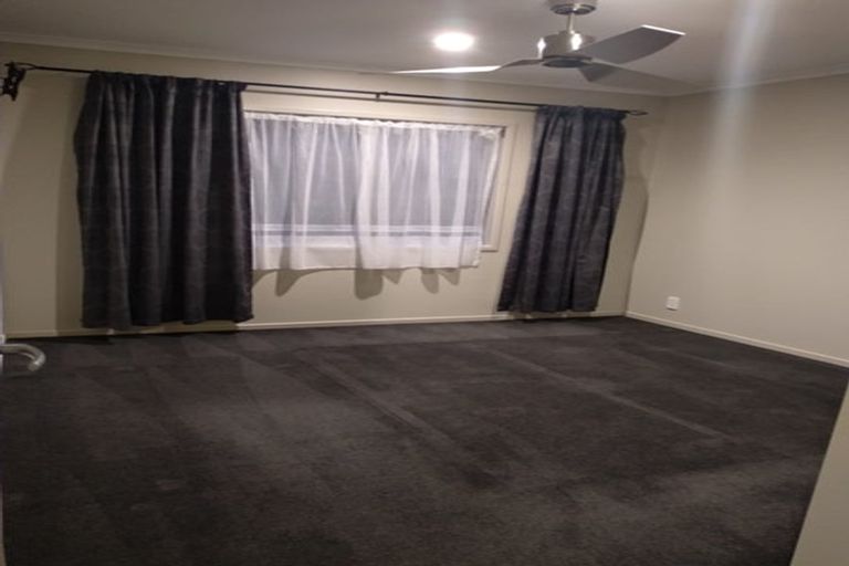 Photo of property in 11 Cresswell Place, Johnsonville, Wellington, 6037