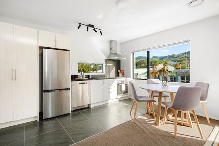 Photo of property in 4/232 Main Road, Tawa, Wellington, 5028