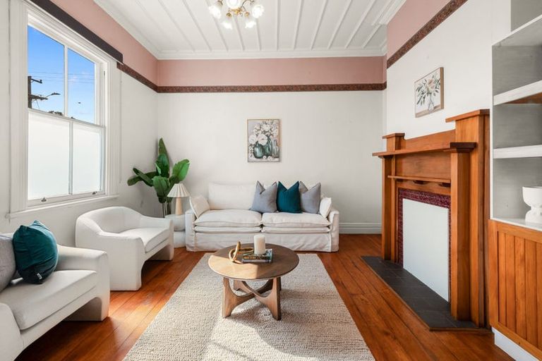 Photo of property in 1 Gaine Street, New Plymouth, 4310