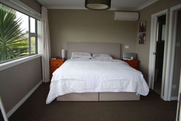 Photo of property in 2/17 Commodore Parry Road, Castor Bay, Auckland, 0620