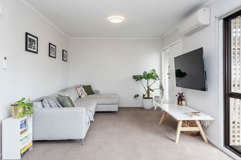 Photo of property in 2/35 Patons Road, Howick, Auckland, 2014