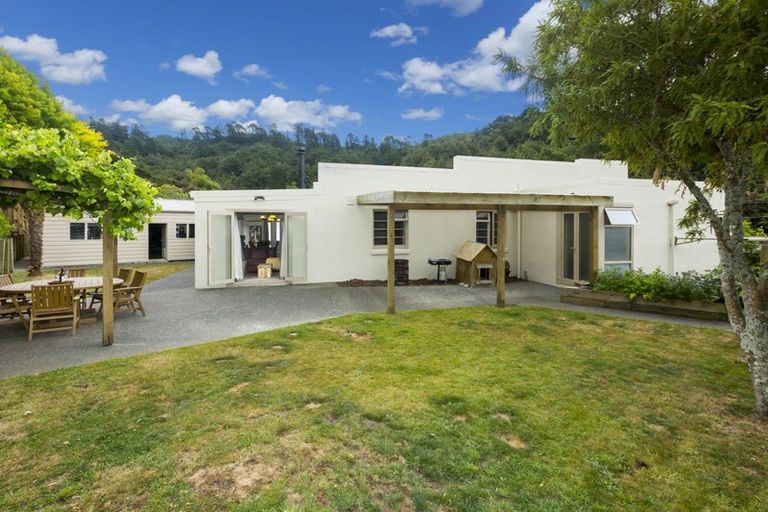 Photo of property in 81 Raukawa Street, Stokes Valley, Lower Hutt, 5019