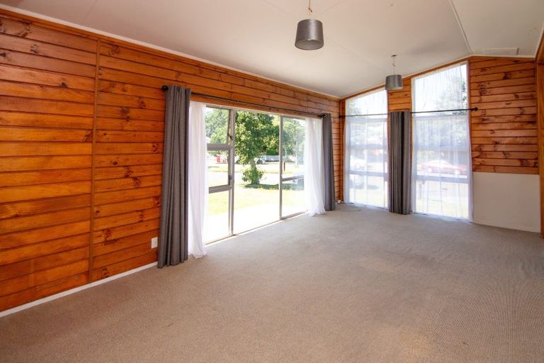 Photo of property in 9 Pinedale Parade, Milson, Palmerston North, 4414