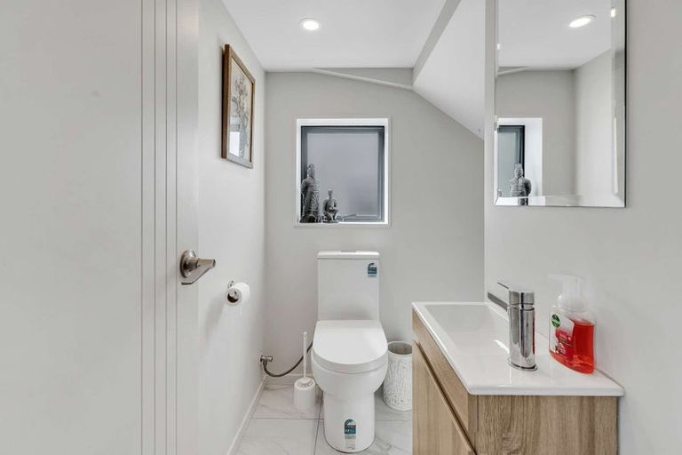 Photo of property in 9/60 Kelman Road, Kelston, Auckland, 0602