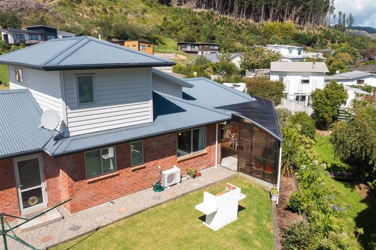 Photo of property in 16 Matuhi Street, Waikanae, 5036