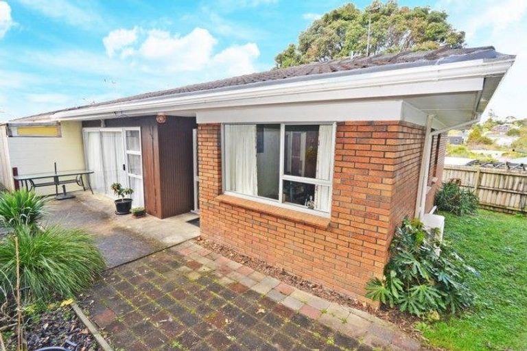 Photo of property in 1/8 Pamela Place, New Lynn, Auckland, 0600