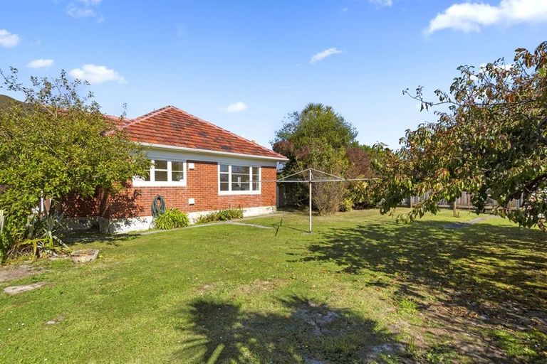 Photo of property in 4 Godley Street, Waterloo, Lower Hutt, 5011