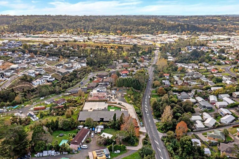 Photo of property in 41e Candia Road, Swanson, Auckland, 0614