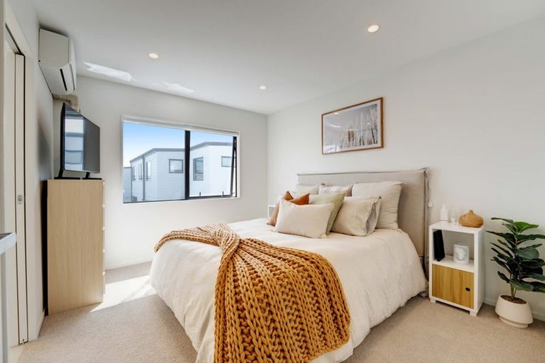 Photo of property in 6 George Cole Lane, Takanini, 2112