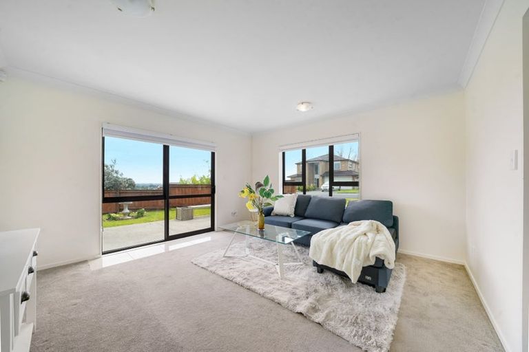 Photo of property in 2 Kirikiri Drive, Papakura, 2110