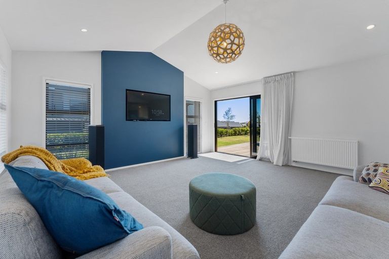 Photo of property in 18 Kotare Drive, Waiwhakaiho, New Plymouth, 4312