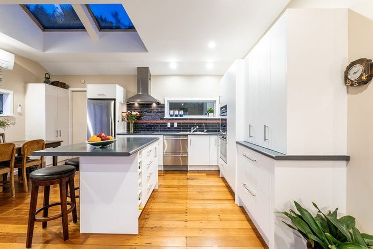 Photo of property in 33a Nevay Road, Miramar, Wellington, 6022