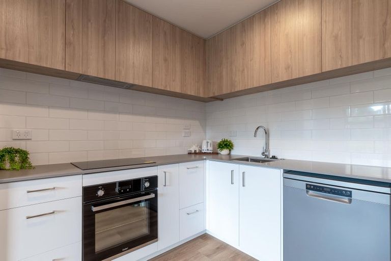 Photo of property in 4 Tuputupu Drive, Kumeu, 0810