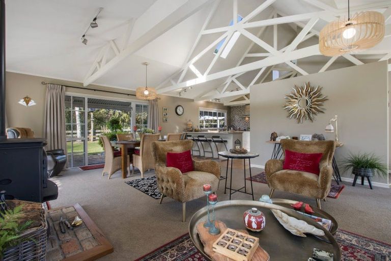 Photo of property in 42 Kayelene Place, Omokoroa, 3114